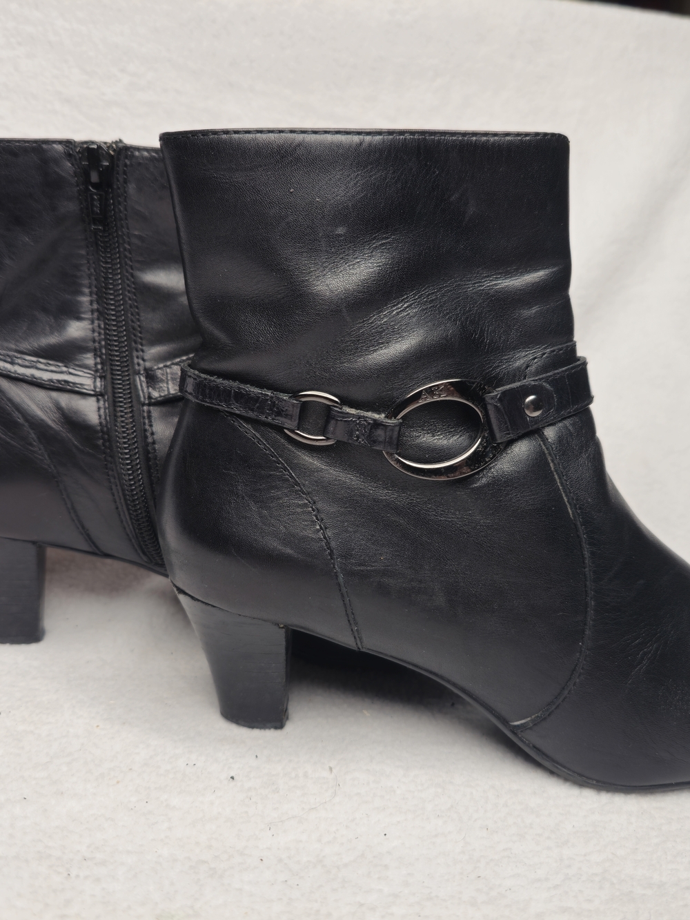 Anne Klein Iflex Black Leather Ankle Booties with Ring Accent